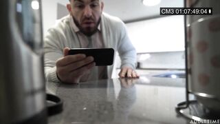 Az óriás cicis bejárónő megkúrva