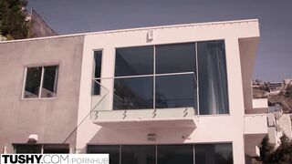 Jojo Kiss a gyönyörű fiatal tini