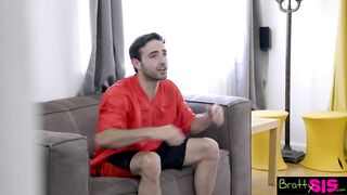 A bombázó tini spiné tv nézés helyzett szopna