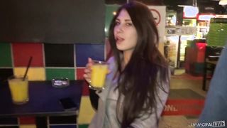 Ayda Swinger a méretes kannás tini kurva