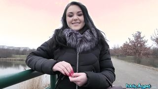 Orosz tini picsa pénzért dug