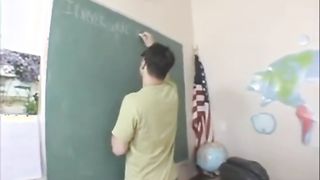Méretes mellű tanárnők
