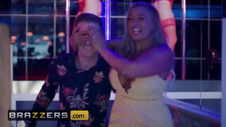 Brazzers - Blanche Bradburry szereti a hatalmas dákót