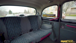 Fake Taxi - Caty Kiss a gyönyörű milf
