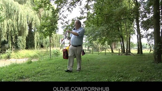 Oldje - Öreg manus keféli a tini kis csajt
