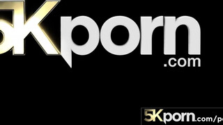 5KPorn - Naomi Nash borotvált pinája megtömve