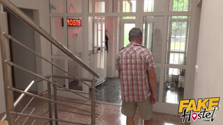 Fake Hostel - Fiatal turista csaj punciba kefélve