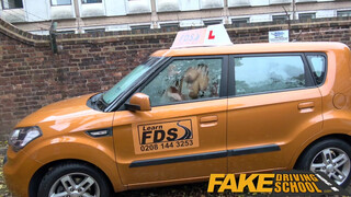 Fake Driving School - a méretes pinájú vizsgáztató újra támad