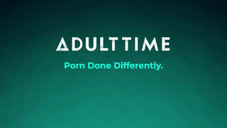 ADULT TIME - kopasz csoki lány kinyalja a csaját