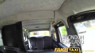 FakeTaxi félvér lány meztelenül