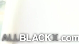 AllBlackX - Lala Ivey a méretes cickós tini