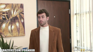 Iskolás csajok rábuknak a faszra - Brazzers