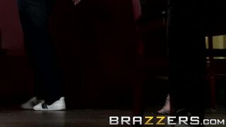 Brazzers - Keiran Lee egyszerre basz meg kettő bulát