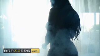 Brazzers - formás szép seggű hölgyemény a fürdőkádban