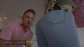 Brazzers - Katie Kush és Kayley Gunner hármasban kefél