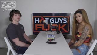 Latina tini spiné és a sportos krapek - Hot Guys Fuck