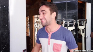 Cassidy Banks a méretes tőgyes fital kurva - Bangbros