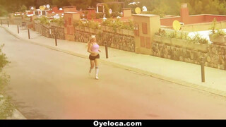 OyeLoca - Blondie Fesser a méretes kannás spanyol