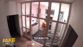 Három leszbikus spiné kényezteti magát - Fake Hostel