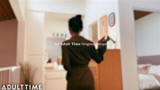 ADULT TIME - Ázsiai tini spiné a fürdőben maszturbál