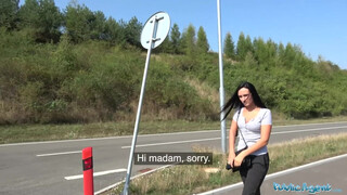 Hatalmas csöcsű tini lány pénzért baszik - Public Agent