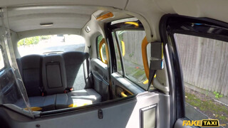 Fake Taxi - Fiatal hölgyemény kúr a taxiban