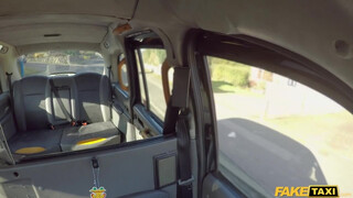 Fake Taxi - Louise Lee popóba is engedi