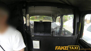 FakeTaxi - Nicola Kiss kúrel a taxissal