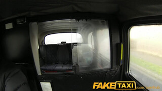 FakeTaxi - Világos Szőke méretes seggű lány megdöngetve
