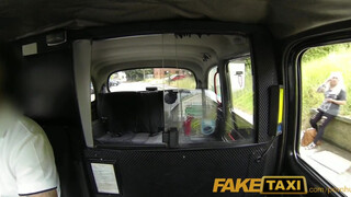 Faketaxi - szőrös pinájú milf bige dug egyet