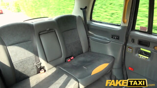 Fake Taxi - Rhiannon Ryder kárót akar a popsijába