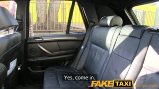 FakeTaxi - félénk lány belelendül a dologba