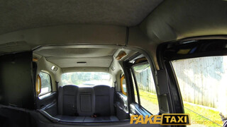 FakeTaxi - Chelsey Lanette a hatalmas cickós szöszi