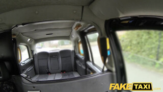 Fake Taxi - ausztrál bige a szabadban is szereti csinálni