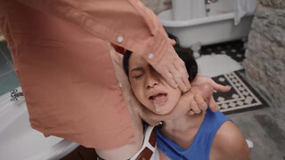 Brazzers - Blondie Fesser és Sara Retali elkapják a tini faszit