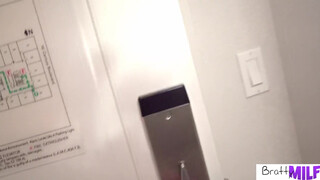 BrattyMILF - Lauren Pixie akarja a pélót