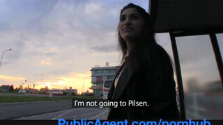 PublicAgent - izgató ázsiai kiscsaj felszedve a buszmegállóban