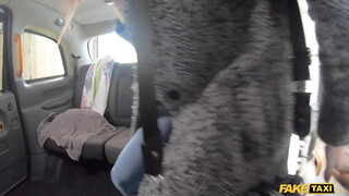 Fake Taxi - Pici cicis fiatal csaj lovagol