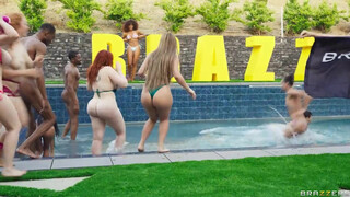 BRAZZERS - Luna Star tini krapekkal baszik