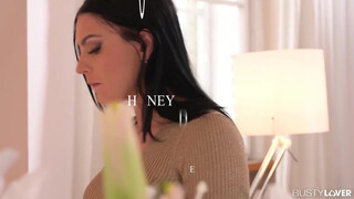 Honey Demon az igazán bombázó mami