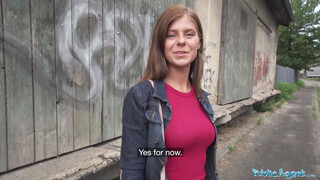 Public Agent - Tiffany Blue a dögös formás seggű bige