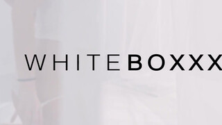 WHITEBOXXX - csodaszép, izgató spiné az ágyban