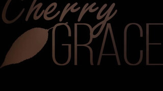 Cherry Grace a méretes cickós barátnő