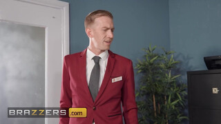 BRAZZERS - Clea Gaultier segglukába méretes faszok is beférnek