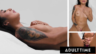 ADULT TIME -  Hogyan élveznek el a nők Avery Black-kel