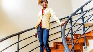 Néger amatőr casting forgatás irodai fotózásra alaposan megbassza a hatalmas faszú producer