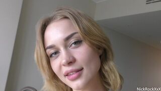 Loren Strawberry szűke tini picsát anal dugással hódít a szállodában