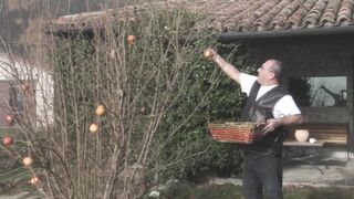 Izgató világos szőke tini amatőr popsiba rakva és szájba lőve nagy farasszal