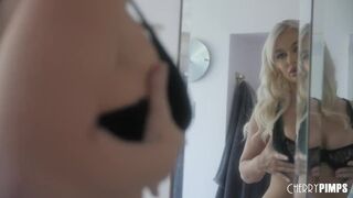 Hatalmas Cicis Világos Szőke Milf Mélytorok Akcióban a Cherry Pimps Csatornán